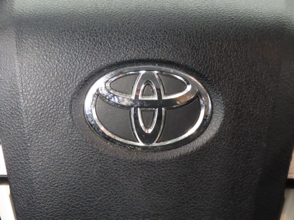 Thumbnail: 2017 Toyota Prius - 19