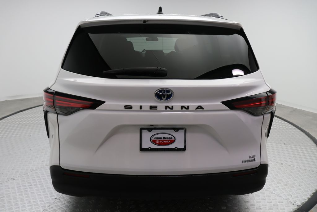 2022 Toyota Sienna LE 10