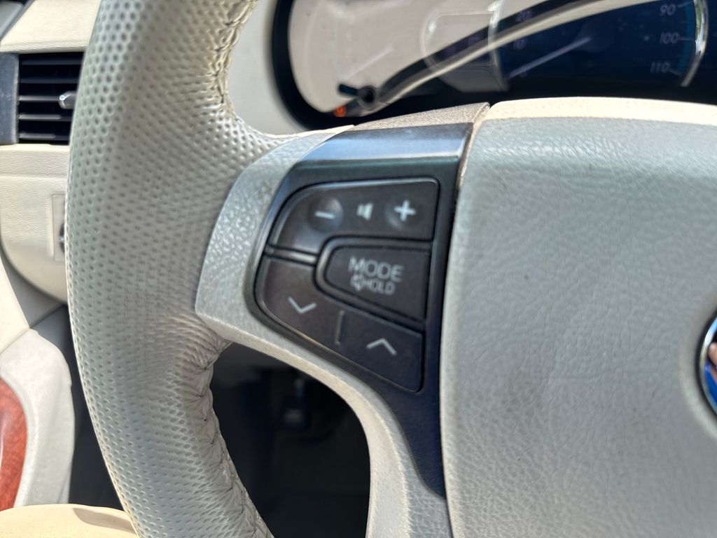 Used 2013 Silver Toyota XLE image 25
