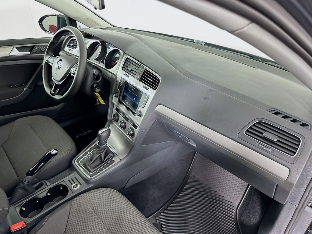 Thumbnail: 2016 Volkswagen Golf - 28