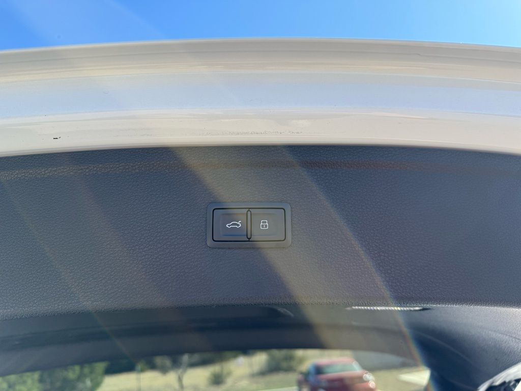 Thumbnail: 2019 Audi SQ5 - 30