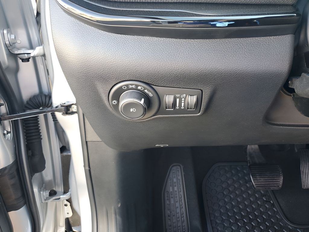 New 2026 Silver Jeep  image 29