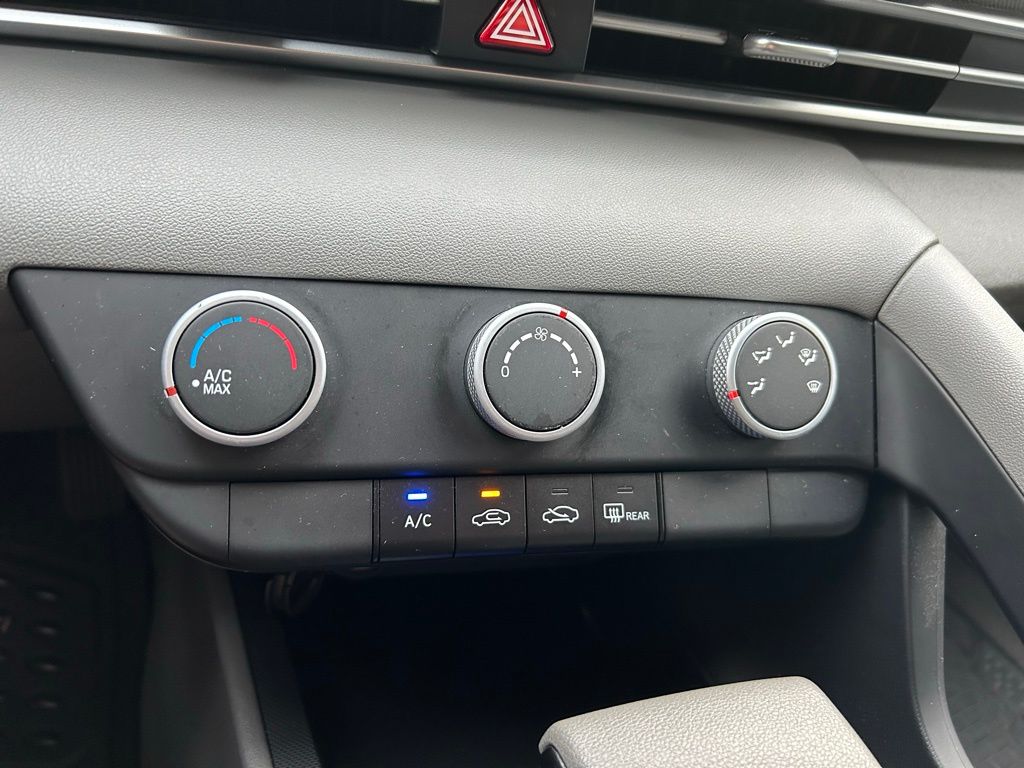 Thumbnail: 2021 Hyundai Elantra - 25