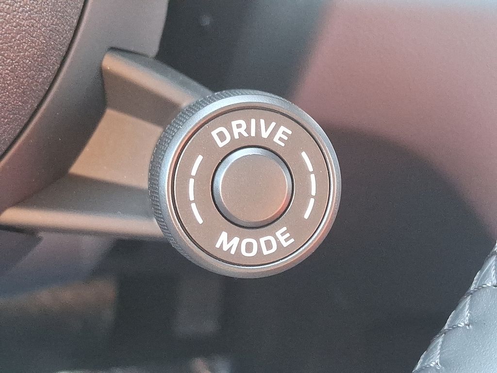 Thumbnail: 2026 Porsche Macan - 20