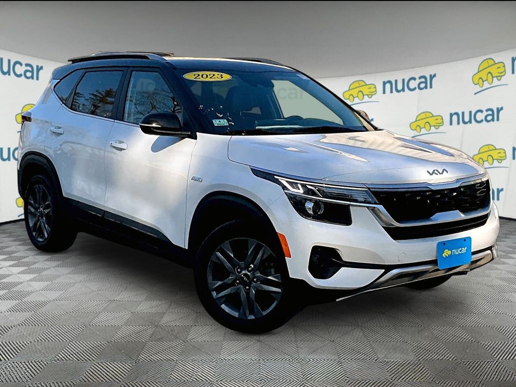 Clear White/Black Roof 2023 Kia Seltos S AWD SUV / Crossover All-Wheel Drive Continuously Variable Transmission