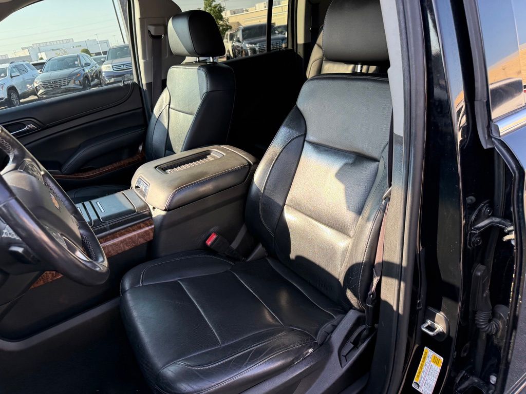 Thumbnail: 2017 Chevrolet Suburban - 8