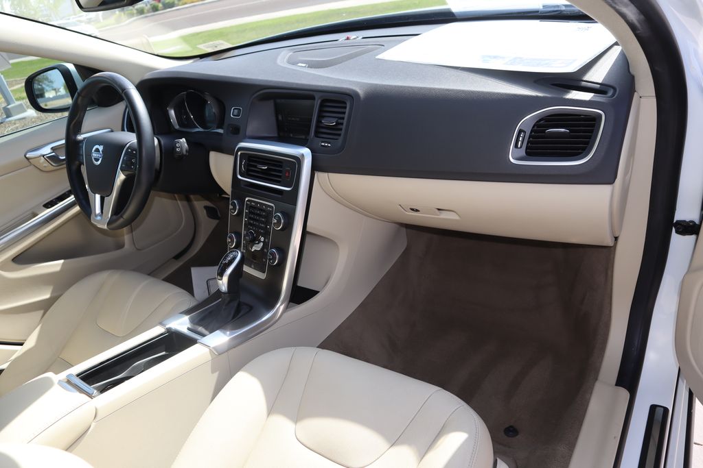 2015 Volvo V60 T5 17