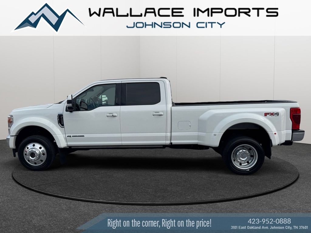 White Metallic 2022 Ford F-450 Super Duty Lariat Crew Cab LB DRW 4WD Pickup Truck Four-Wheel Drive Automatic