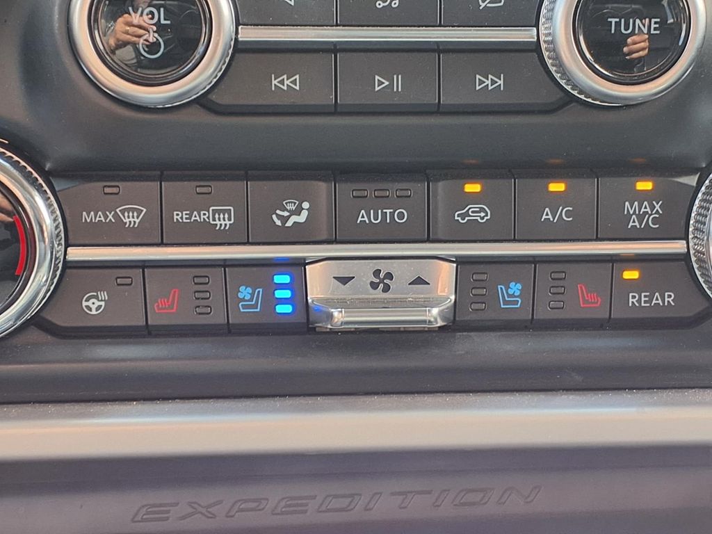2022 Ford Expedition XLT White at EAG Ford Navasota