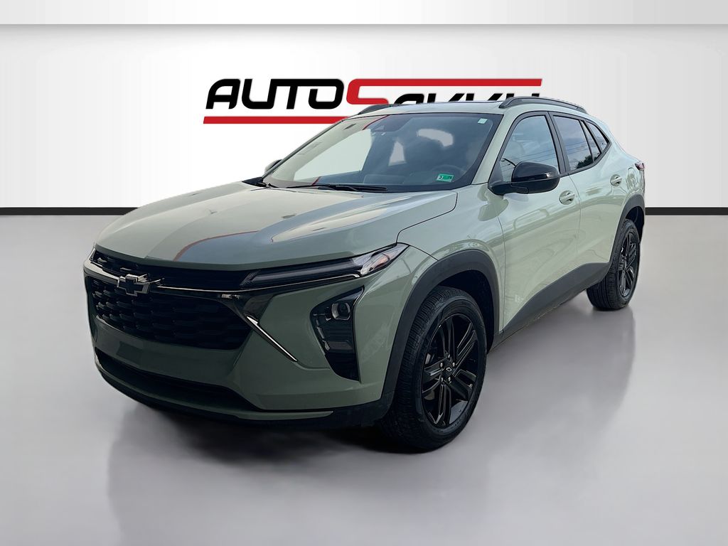 Used 2025 Green Chevrolet ACTIV image 3