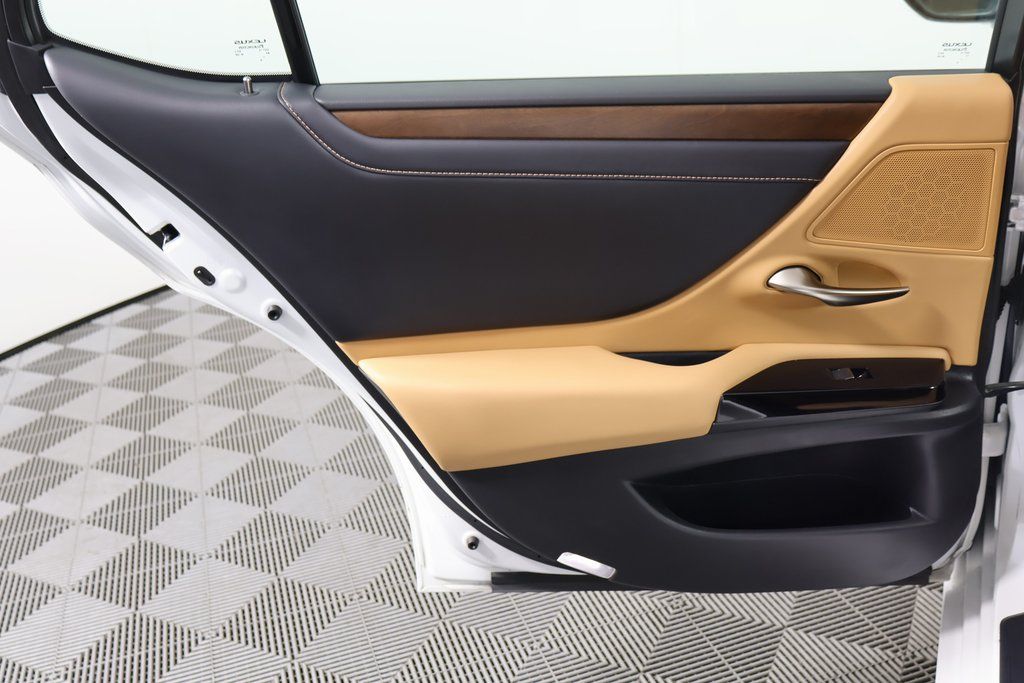 Thumbnail: 2022 Lexus ES - 13