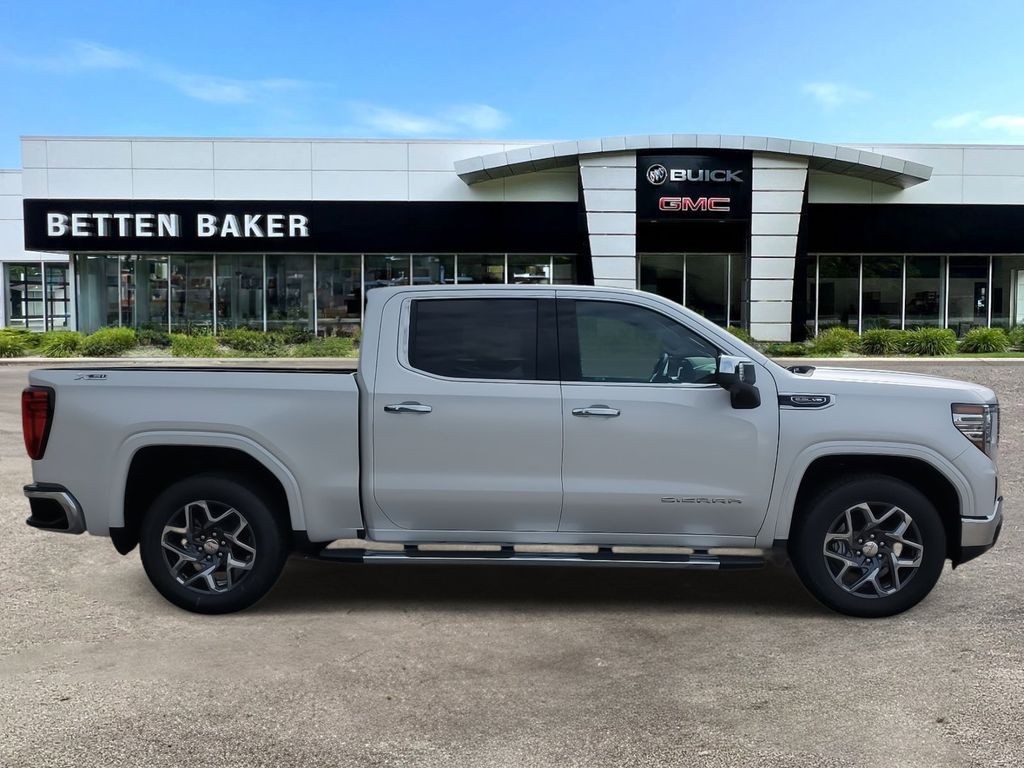 2024 GMC Sierra 1500 SLT 8