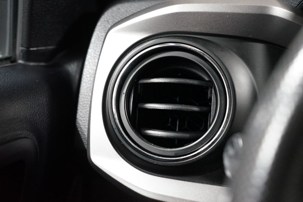 Thumbnail: 2021 Toyota Tacoma - 23