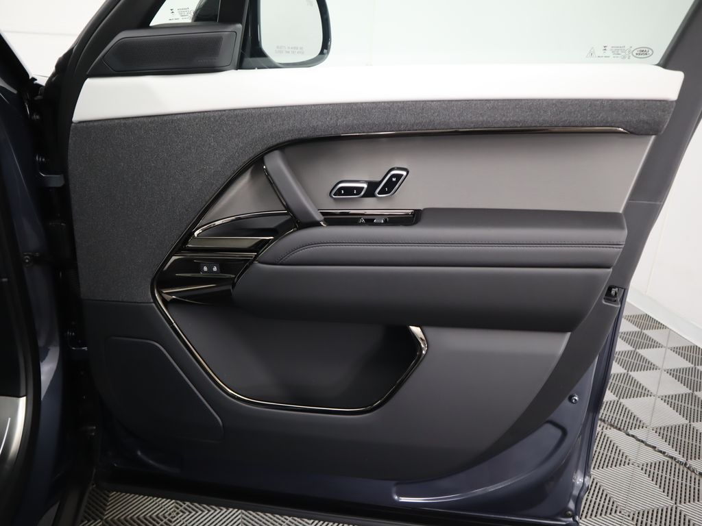 Thumbnail: 2025 Land Rover Range Rover Sport - 26