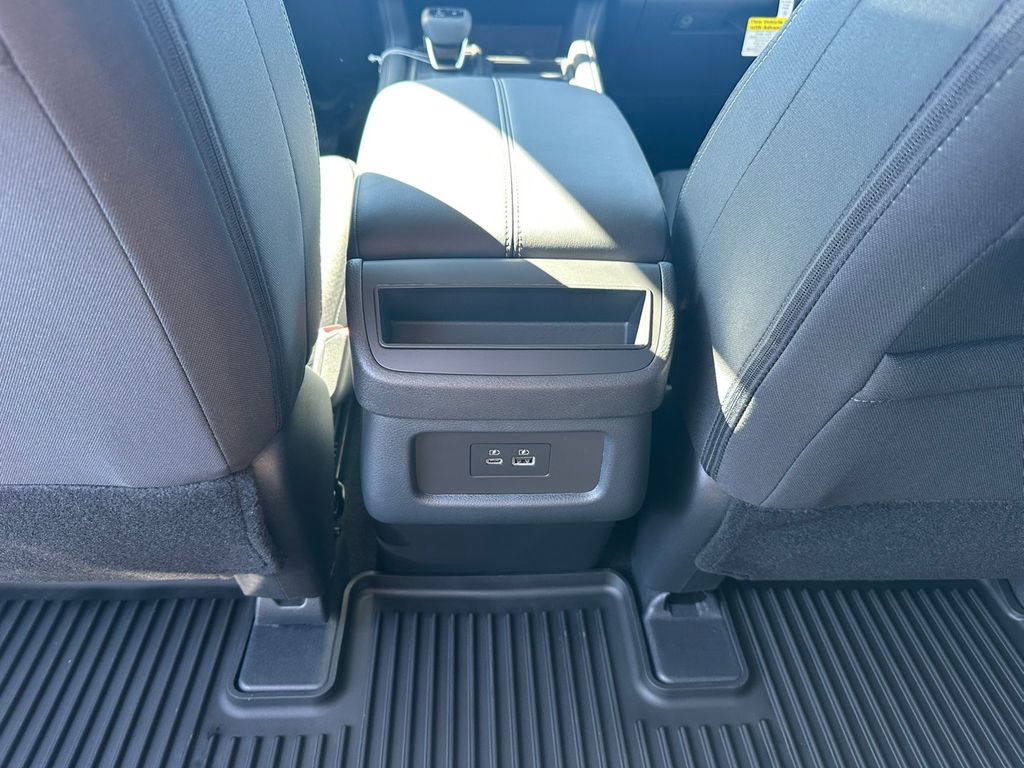 2025 Nissan Pathfinder S