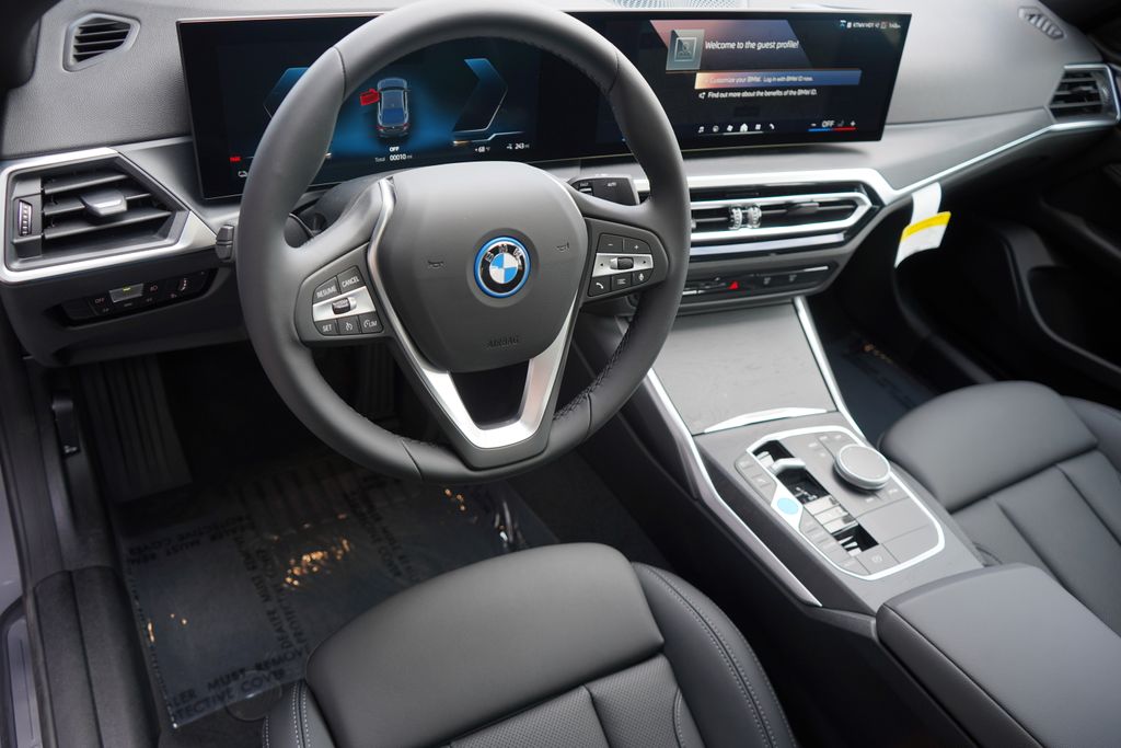 2024 BMW i4 eDrive35 12