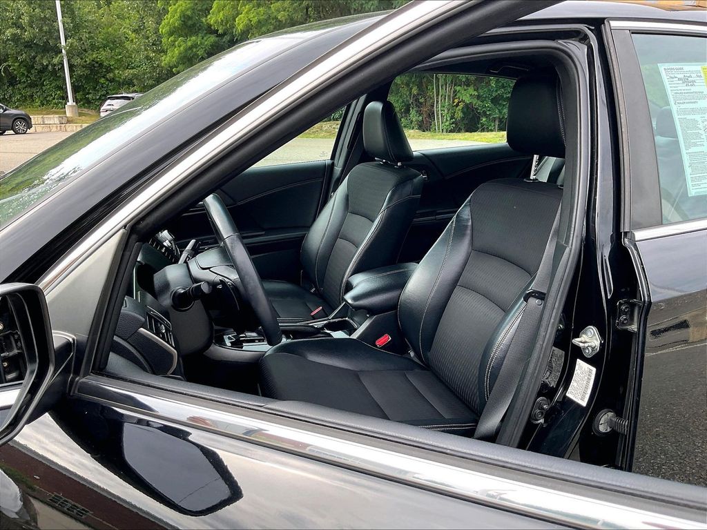 2016 Honda Accord — photo 10