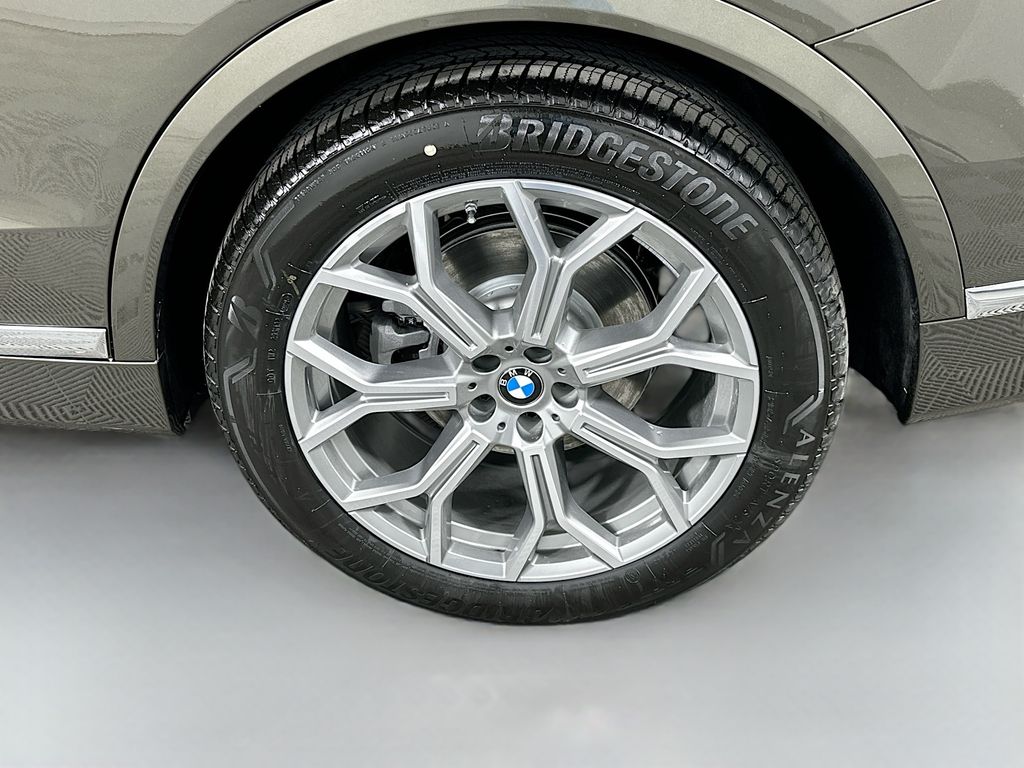 Thumbnail: 2026 BMW X7 - 23