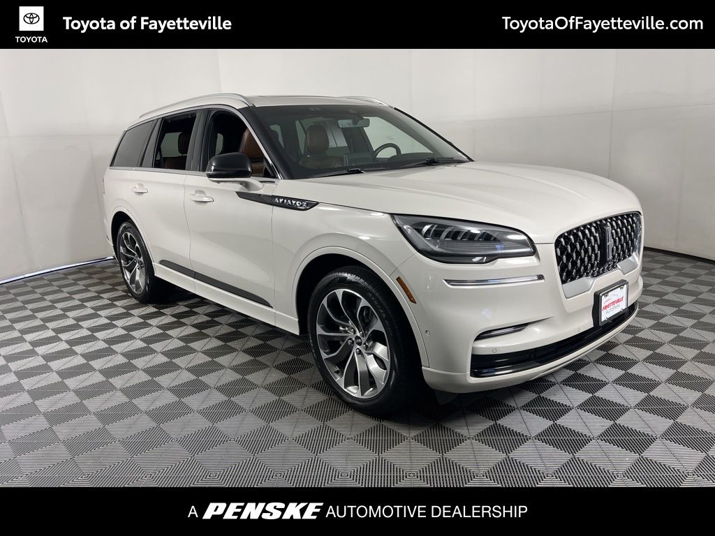 Thumbnail: 2023 Lincoln Aviator - 16