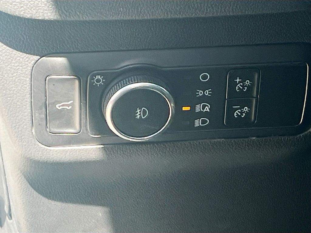 Used 2025 White Ford Platinum image 10