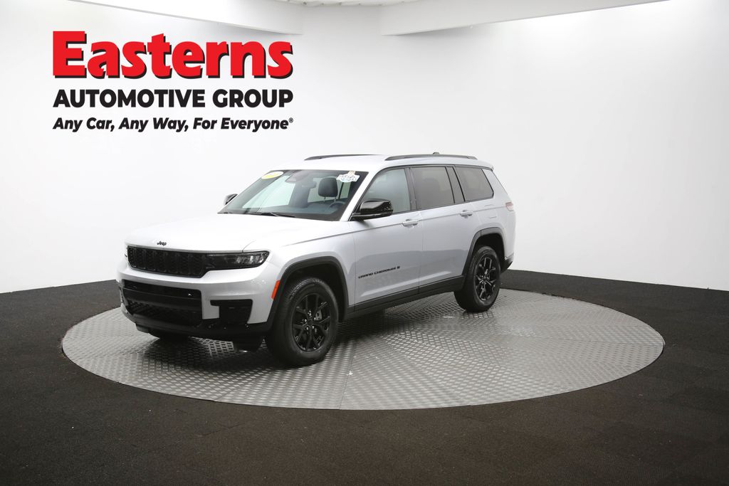 Used 2024 Silver Jeep Altitude image 55