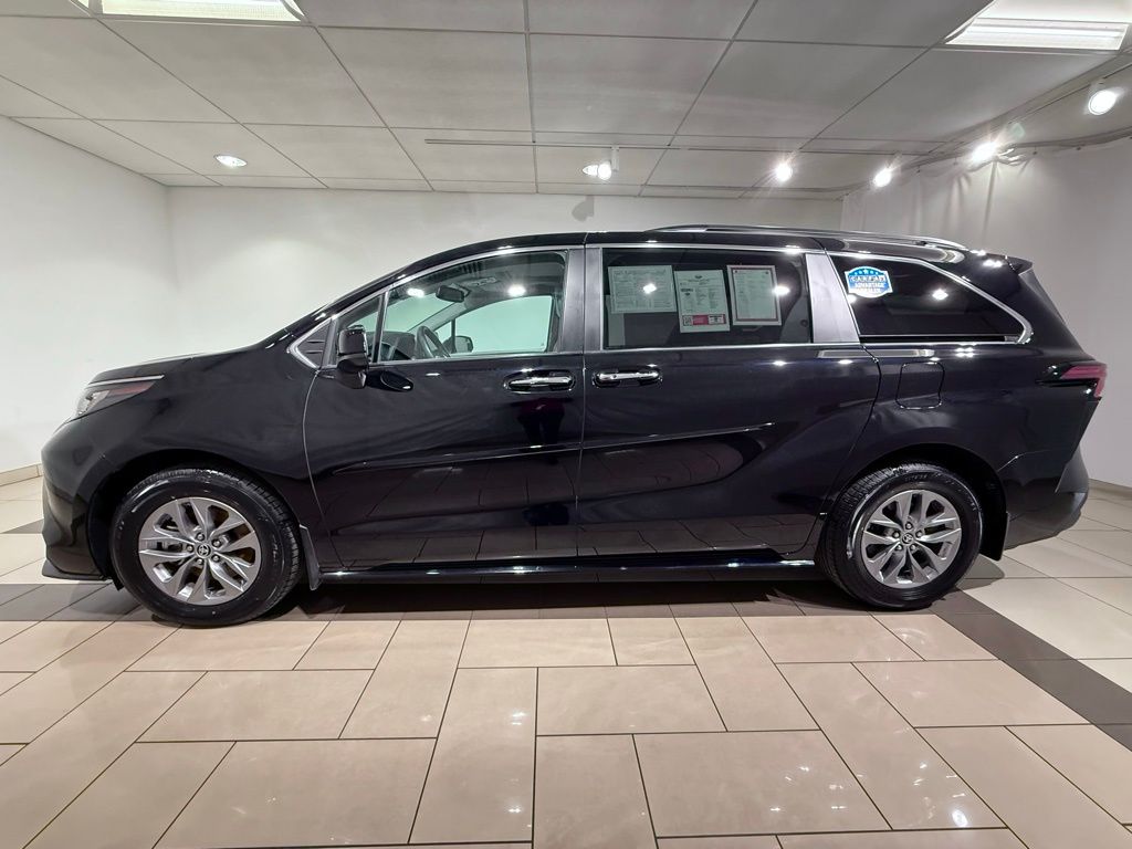 Thumbnail: 2022 Toyota Sienna - 2