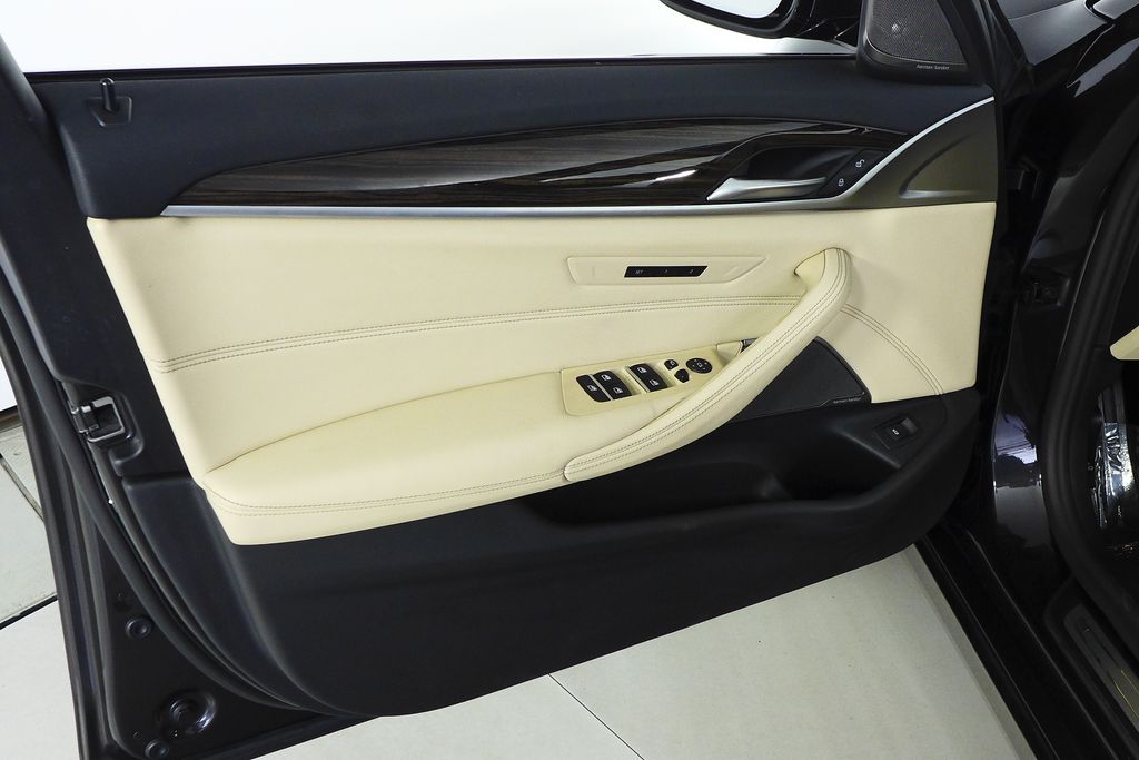 Thumbnail: 2023 BMW 5 Series - 11