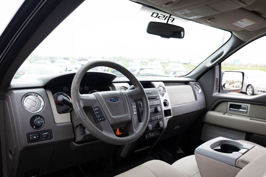 View vehicle photo 2