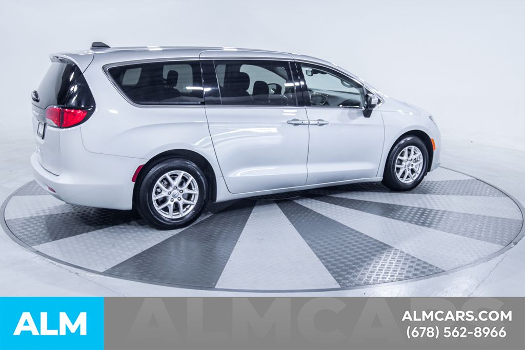 Used 2023 Silver Chrysler LX image 8