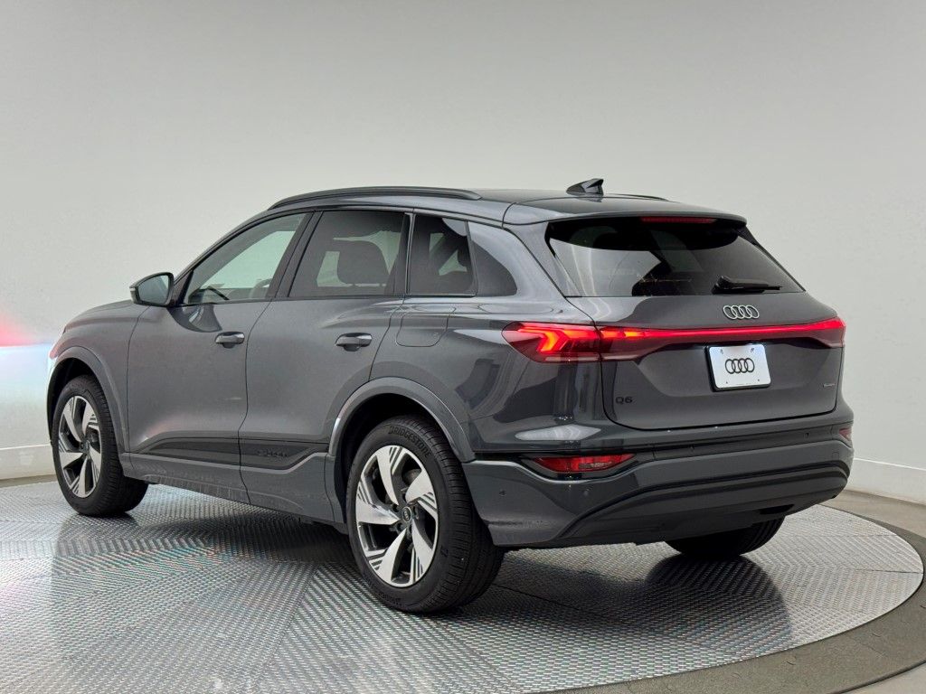 2025 Audi e-tron Premium 7