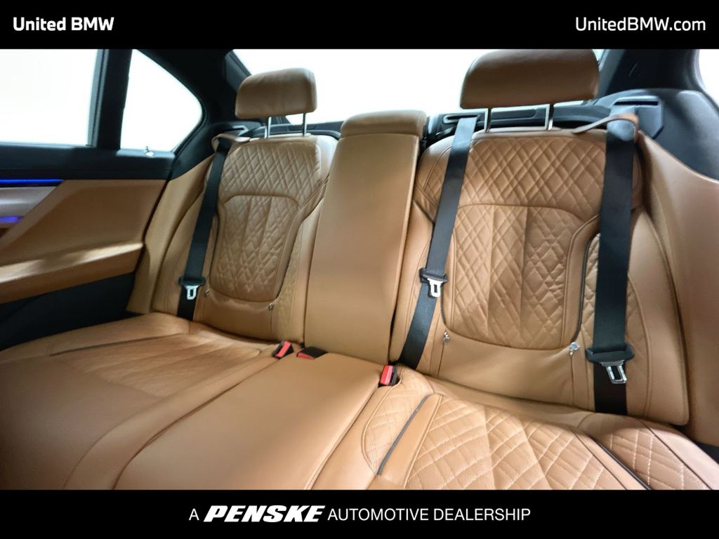 Thumbnail: 2022 BMW 7 Series - 21