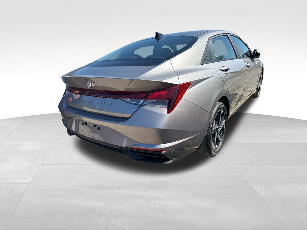 2023 Fluid Metal Hyundai Elantra SEL FWD Sedan