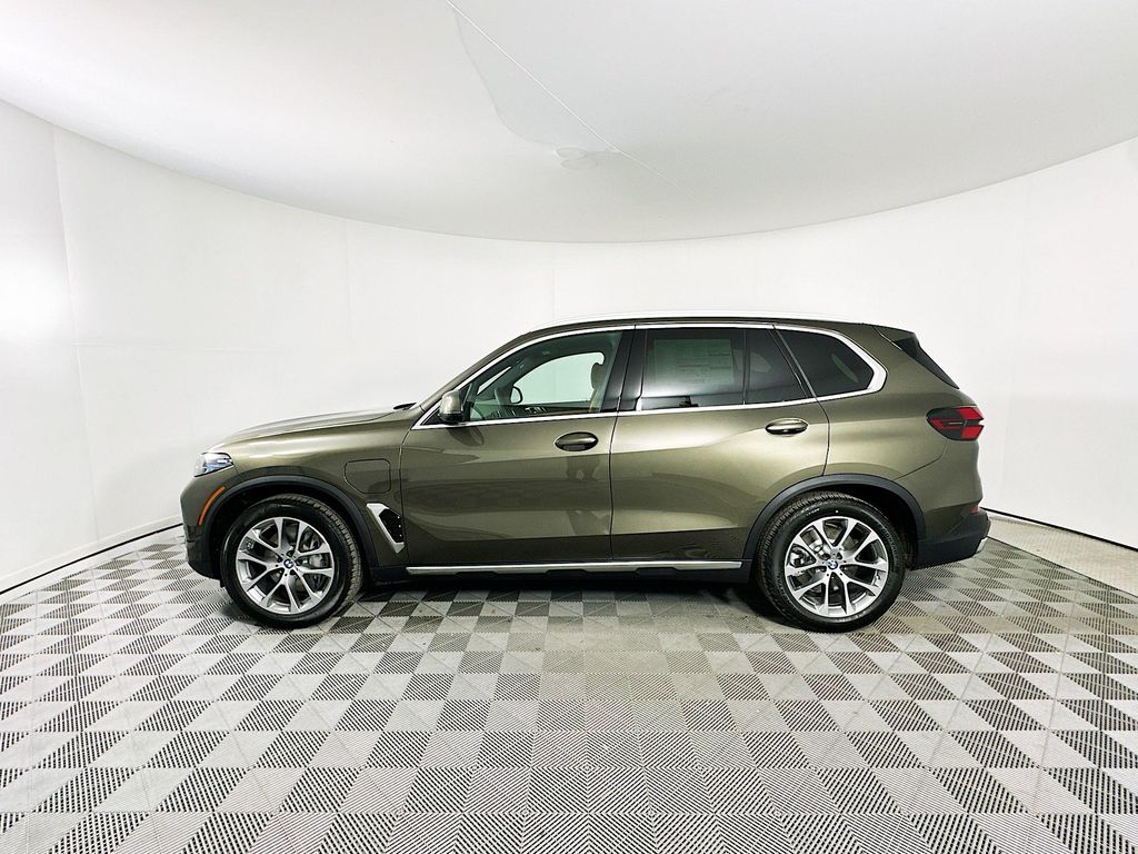 2026 BMW X5 xDrive50e 8