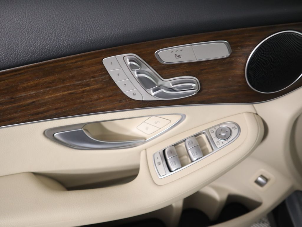 Thumbnail: 2022 Mercedes-Benz GLC - 23