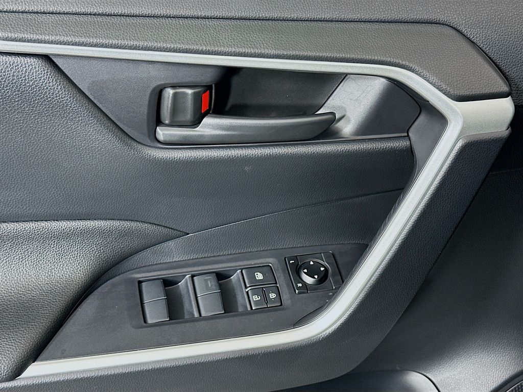 Thumbnail: 2025 Toyota RAV4 - 18