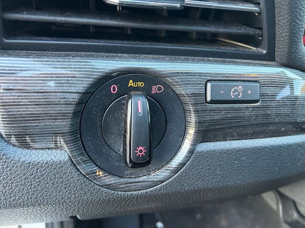 Thumbnail: 2022 Volkswagen Passat - 19