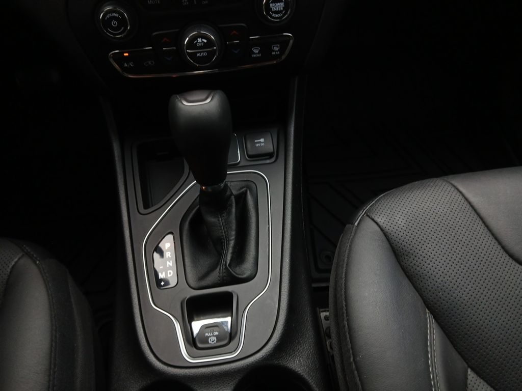 Used Car 2021 Jeep Cherokee  Latitude Lux For Sale Under $25,000 In Austin, Texas