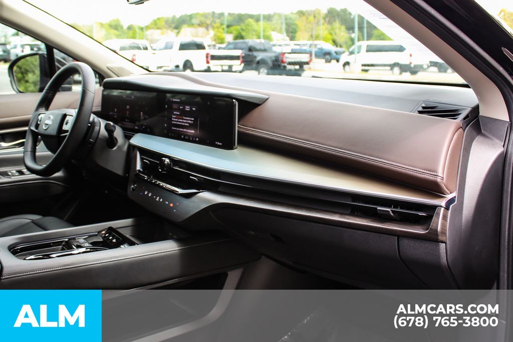 Used 2025 Black Nissan Platinum image 25