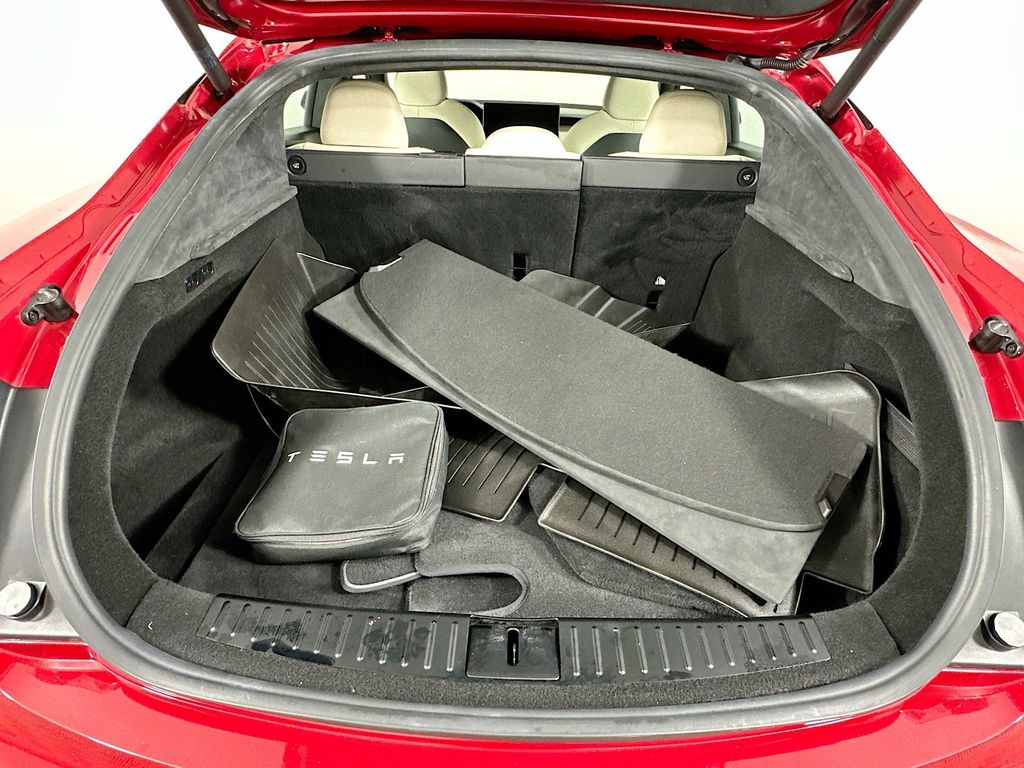 Thumbnail: 2022 Tesla Model S - 27