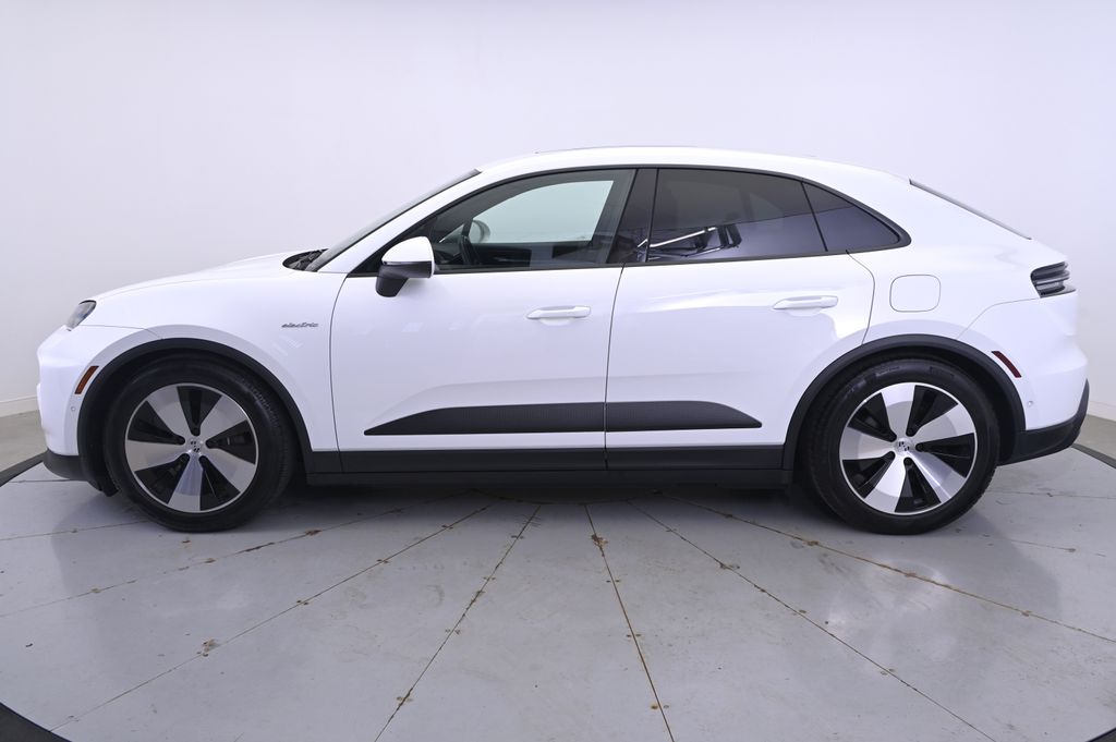 Thumbnail: 2024 Porsche Macan - 2