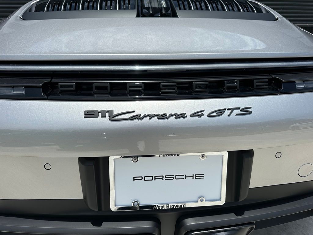 Thumbnail: 2025 Porsche 911 - 17