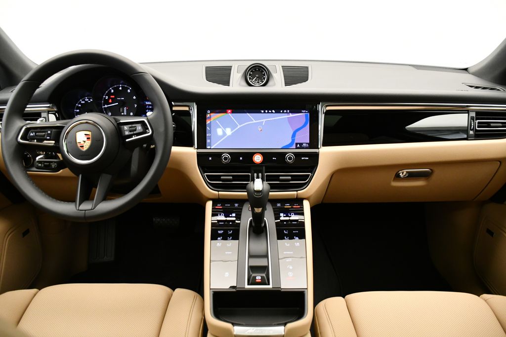 Thumbnail: 2025 Porsche Macan - 22