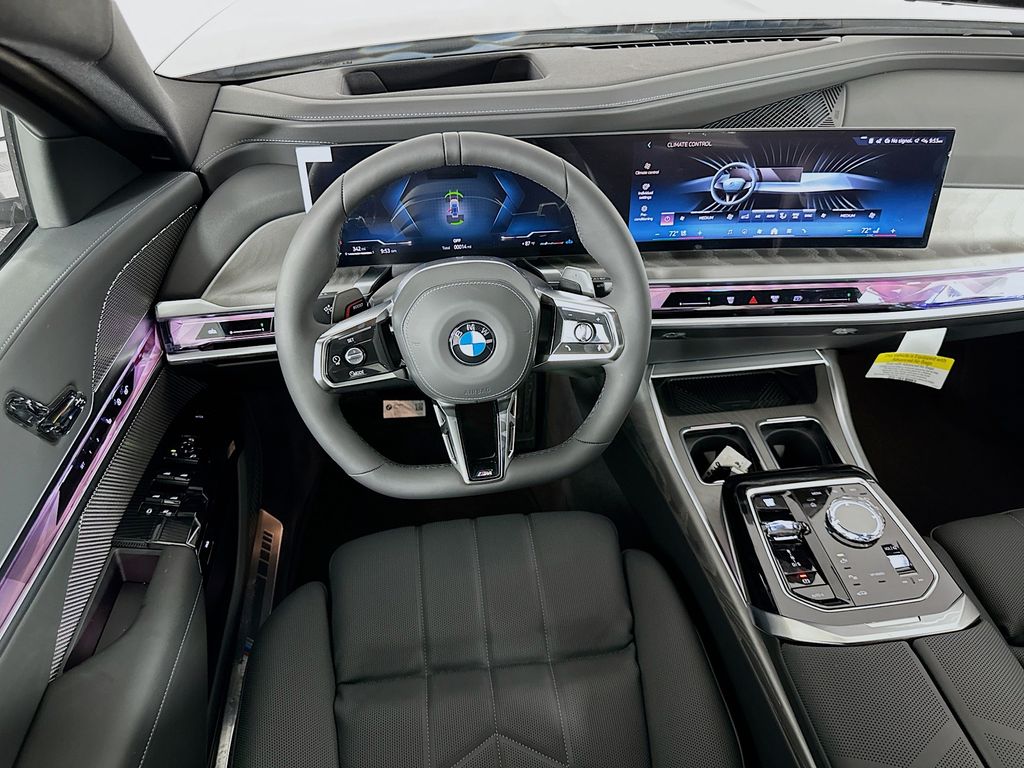 Thumbnail: 2025 BMW 7 Series - 19