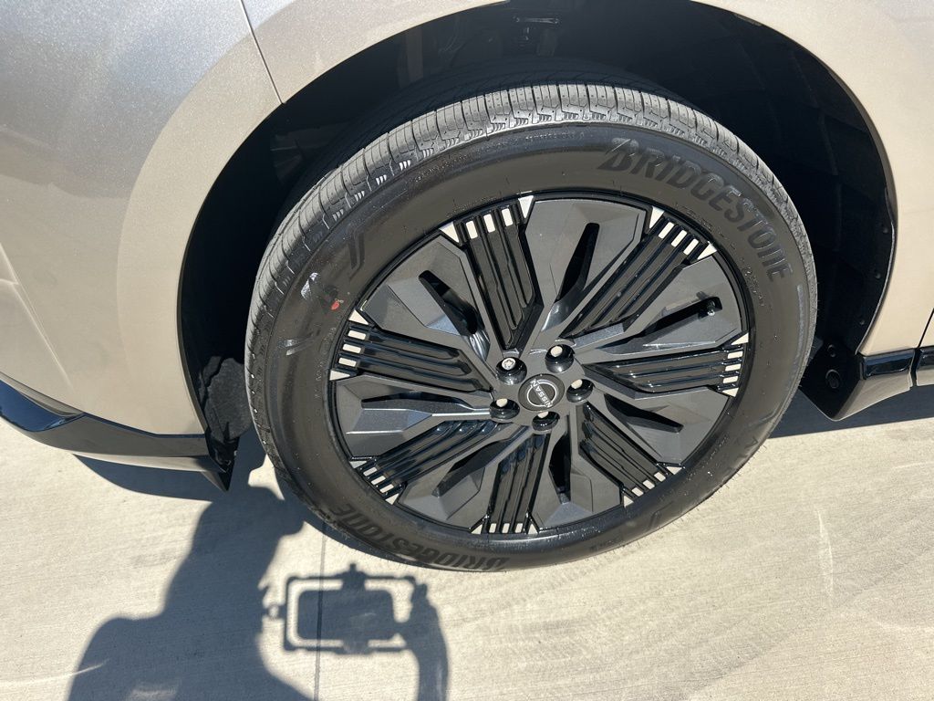2025 Champagne Silver Metallic Nissan Murano Platinum AWD SUV