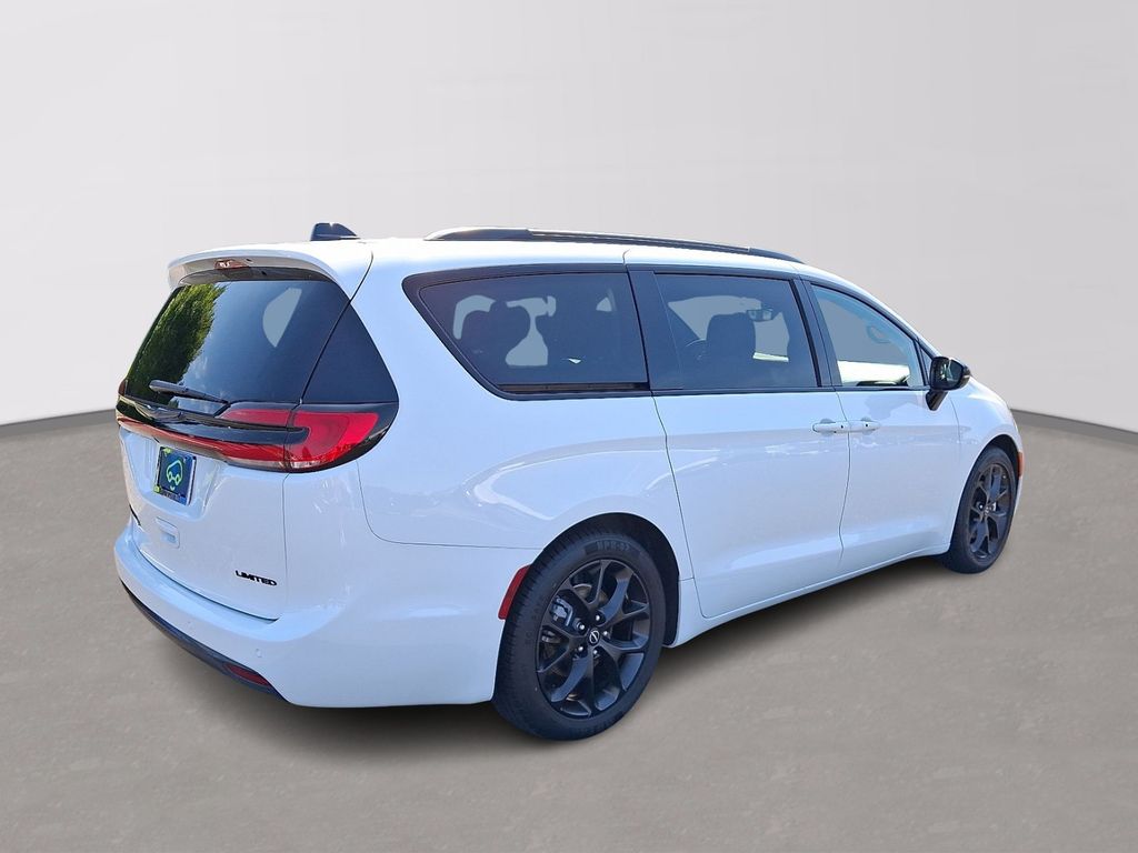 Thumbnail: 2025 Chrysler Pacifica - 6