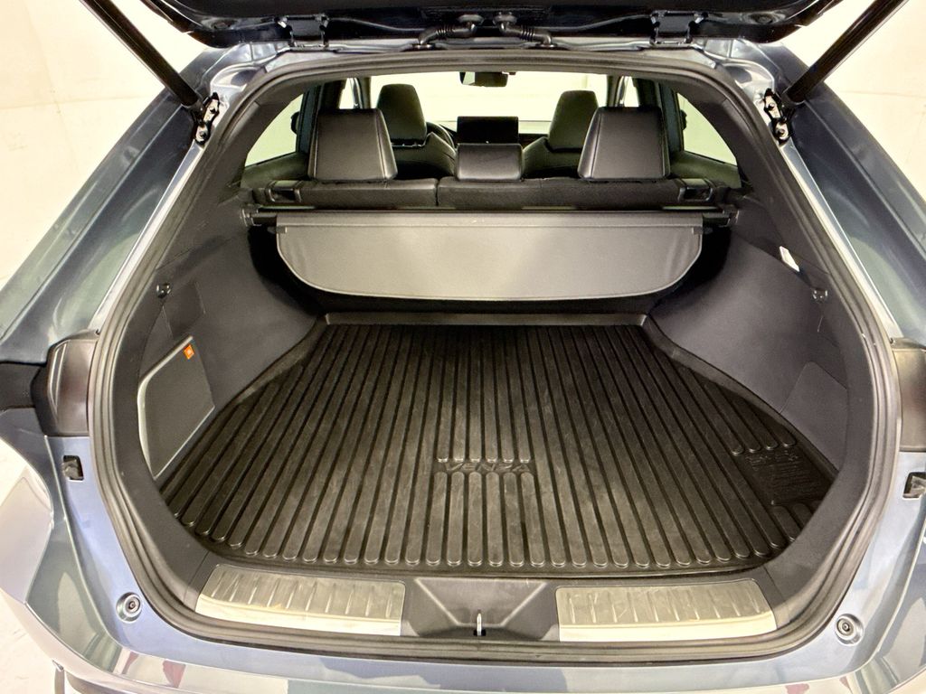 Thumbnail: 2023 Toyota Venza - 28