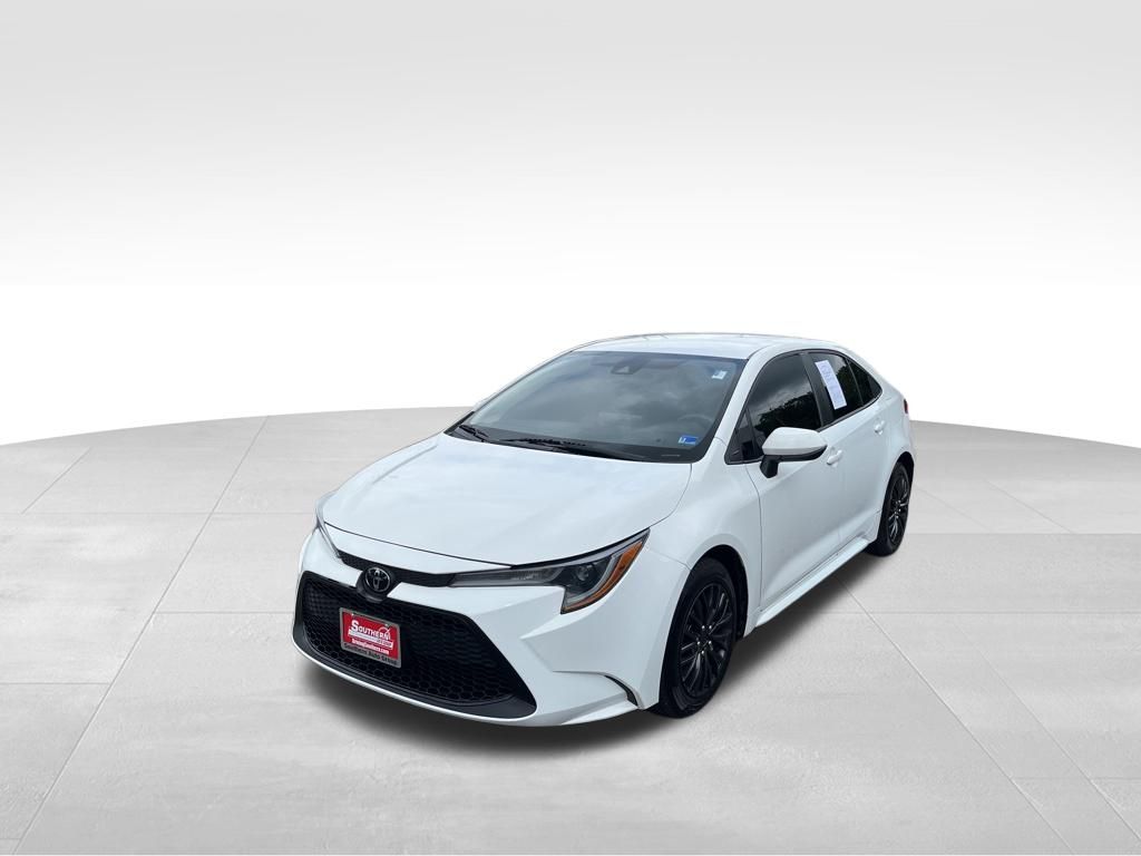 Used 2022 White Toyota LE image 10