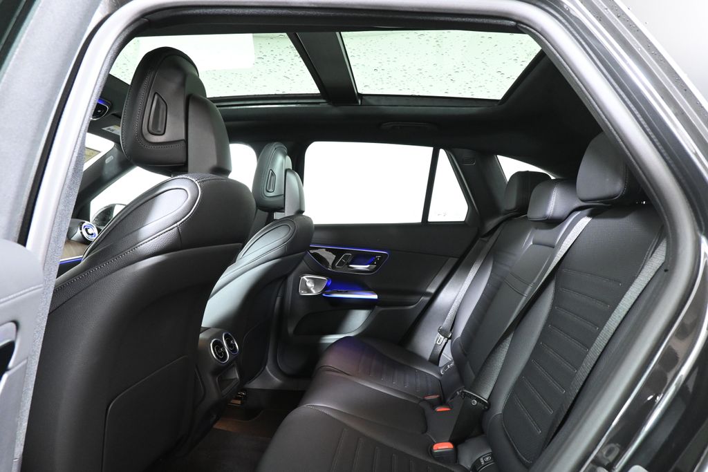2025 Mercedes-Benz GLC 300 25
