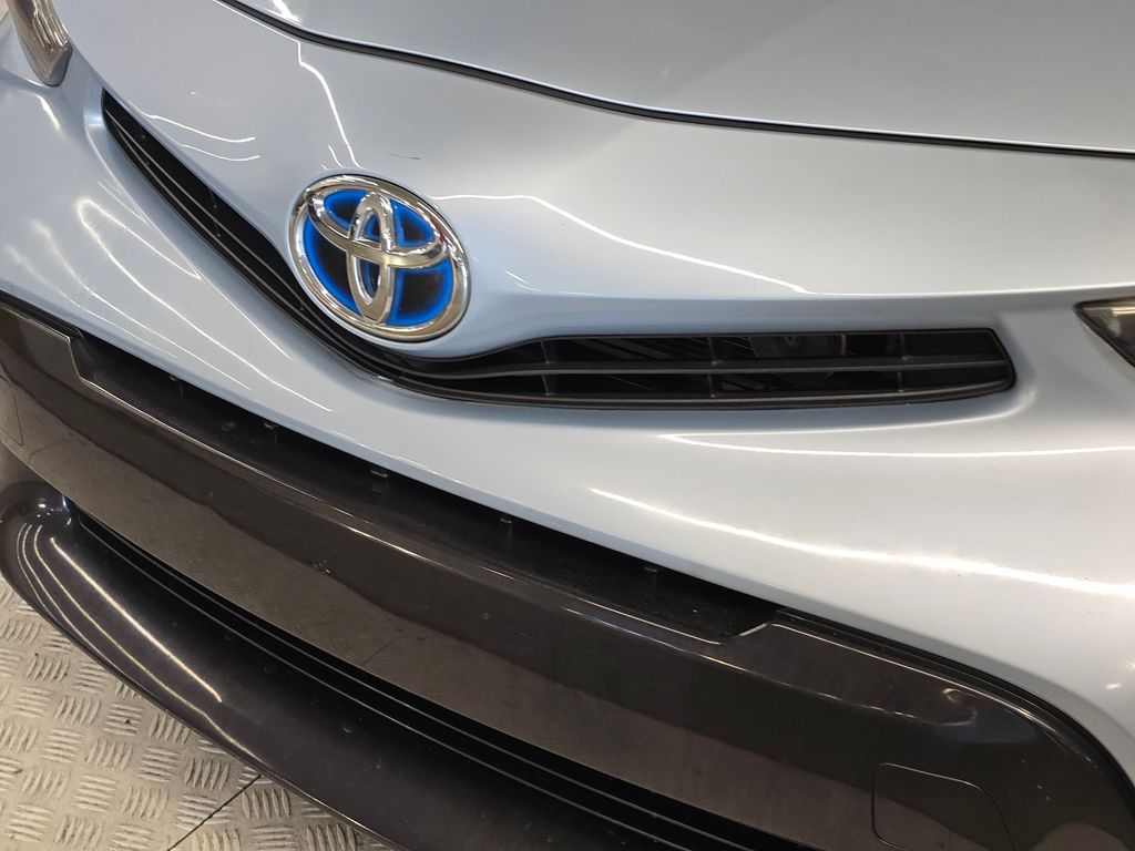 2015 Toyota Prius V Two photo 9