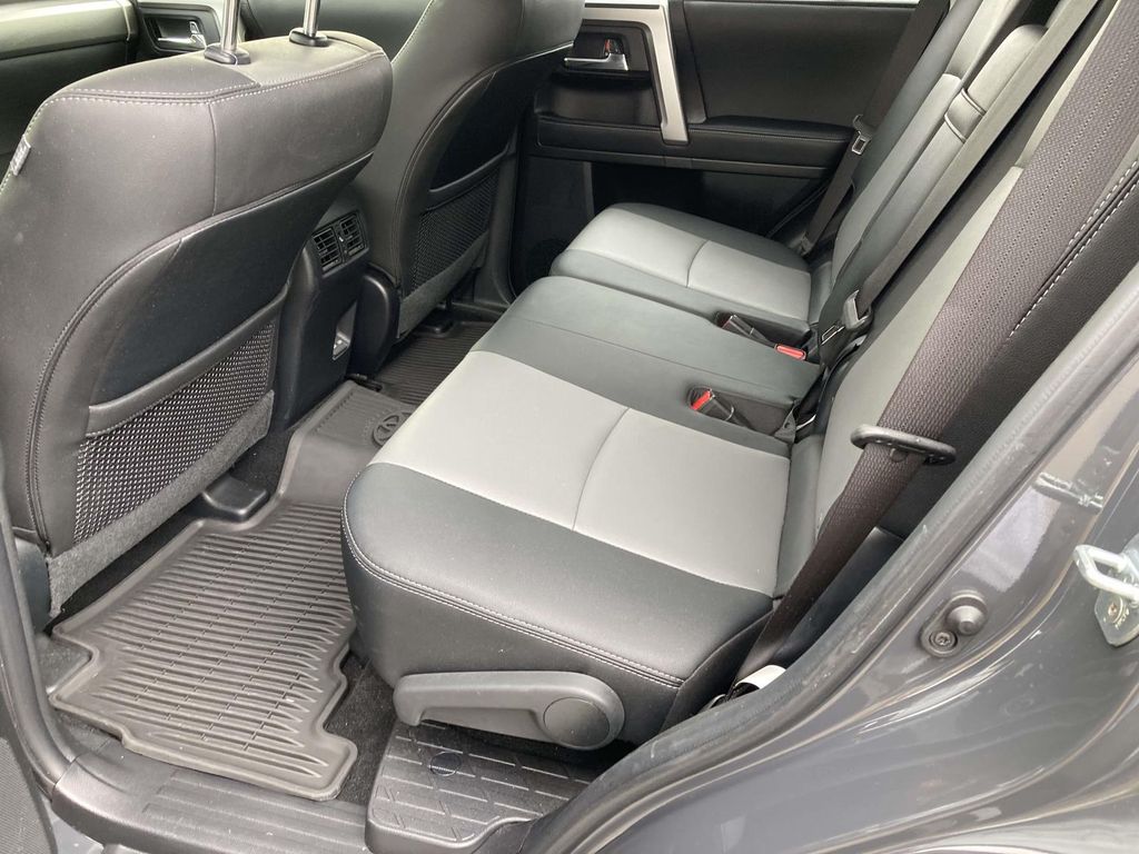 Used 2024  Toyota SR5 Premium image 9